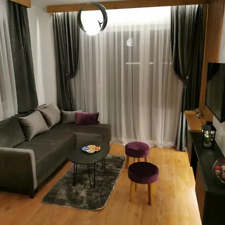 アパート Zimski Ples ヤホリナ